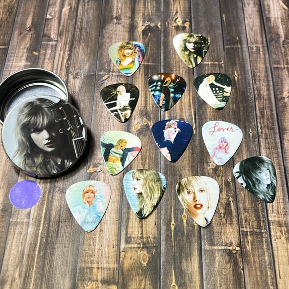 5for$10 Taylor Swift Guitar Picks 12 Pack Picks with Tin Box Electric Guitar - Picture 4 of 7